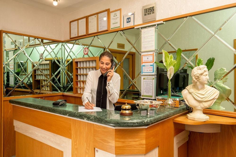 רומא Hotel Dorica מראה חיצוני תמונה