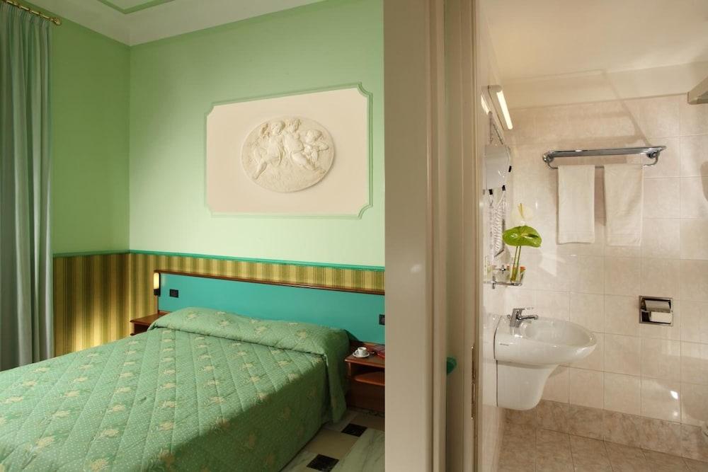 רומא Hotel Dorica מראה חיצוני תמונה