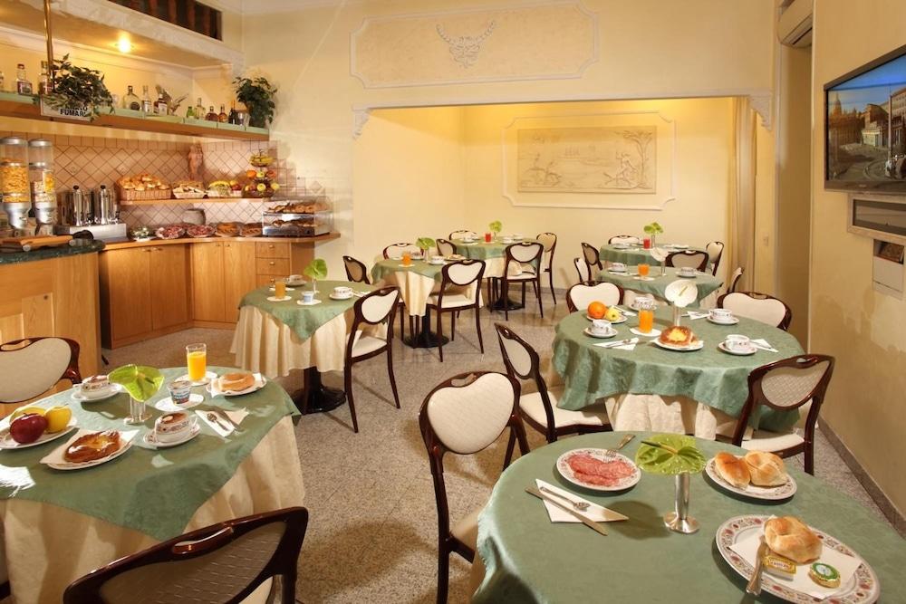 רומא Hotel Dorica מראה חיצוני תמונה