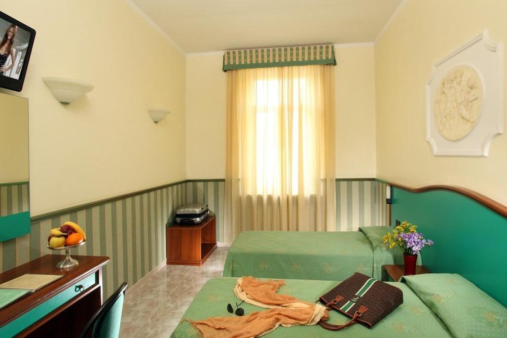 רומא Hotel Dorica מראה חיצוני תמונה